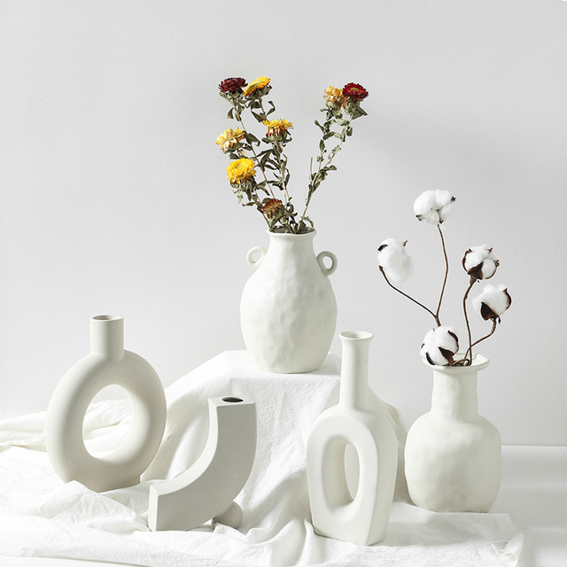 Nestellé Sculpted Ceramic Accent Vase
